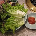 照月苑 - サンチュ。味噌つきです。