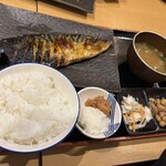 ひもの野郎 - 定食はご飯の友も、酒のアテも豊富でして…