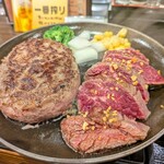 とろけるハンバーグ福よし - レアな状態で到着、焼き加減は自分で調節する。