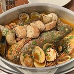 トラットリア・築地パラディーゾ - 自家製チェリートマトソースとバジルのアクアパッツァ