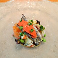 ラ・ターブル・ド・トリウミ - スペルト小麦と魚介のサラダ イタリア産古代小麦とラタトゥイユ、いろいろ魚介