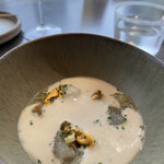 BURDIGALA MARUNOUCHI The Restaurant - 冬瓜、茄子の鰹出汁とモンサンミッシェルのムール貝！が入ったスープ、こくがあって優しい味わい