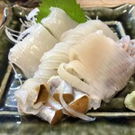 かど天 - 料理写真:前浜で水揚げされたイカ刺し