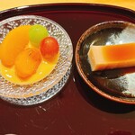 御料理 ふじ田 - 黄桃 柿 ふどう2種
      アグレーズソース
      白あんの水ようかん 黒蜜