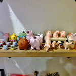 コッテジ - ブタのフィギュアがたくさん（２０１４年１０月）