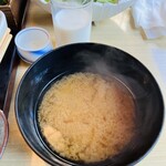 緑亭 - 具だくさんの飛騨味噌汁