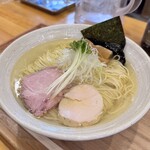 MENYA NAKAGAWA - 鶏塩らぁ麺¥890