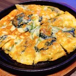 特選和牛大将軍 - チーズとほうれん草のチヂミ