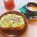 シー ザ フォレスト - アボカドのオープンサンド