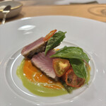 Yd'or - ヤイトカツオのバスク風
      赤パプリカソースとピーマンとネギのソース