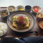 おひさま食堂ひなた家 - ひなた家の肉玉定食¥1690