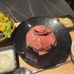 新宿牛タンローストビーフ 白か黒 - 