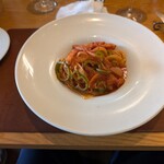 トラットリア カンパーナ ジロウマル - 手前のベーコンピーマンのパスタ