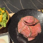 新宿牛タンローストビーフ 白か黒 - 