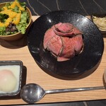 新宿牛タンローストビーフ 白か黒 - 