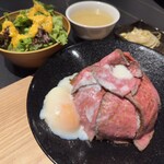 新宿牛タンローストビーフ 白か黒 - 