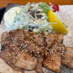 酒の穴 - 三元豚炙り焼き　キャベツに胡麻ドレッシング