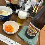 いろは食堂 - 突き出し・人参マリネ、冷やっこ、瓶ビール・キリン