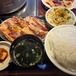 丸蔵 - 料理写真:牛バラランチ　（ごはん大）