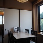 あつた蓬莱軒 - 店内