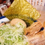 肉そば てノ字 - 煮卵のり豚バラねぎ！