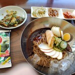 梅田韓国料理と二色鍋 かん菜 - 