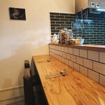Niquis Miquis - オーナーがDIYした箇所も多い店内はどこかほっとする雰囲気