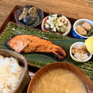 平日限定！ランチ営業★人気メニューが気軽に楽しめる！