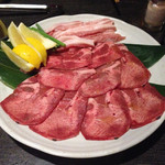 Maru Yoshi - 塩タン、豚トロ