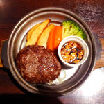 肉の楽園 - 肉の楽園 霜降りハンバーグ半生ガーリックソース880円(税別)