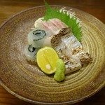 なん天 - 刺し身（剣イカと明石鯛、太刀魚の炙り）