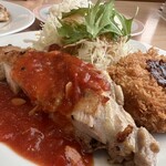 ジョイフル - 料理写真:日替わりランチ　税込500円　チキンはもも肉をカットしています。必要十分なボリューム