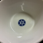 すき焼き キムラ - 器の底にはお馴染みのロゴマーク。キが6つにラで「キムラ」w