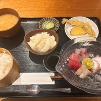 魚感うえさき - お造り御膳(1800円)