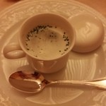 クイーン・アリス - きのこのスープ　カプチーノ仕立て