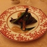 クイーン・アリス - ノルウェー産サーモンの笹焼き　里芋のフリットを添えて