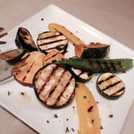 ミリオンダラー カフェ - 前菜3種のうちのひとつ（野菜のグリル）