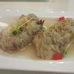 知貳茶館 - 二品目はロールキャベツの様な料理、友人の話によるとシェフは台北の有名なホテルのシェフをされた方だそうです。
            