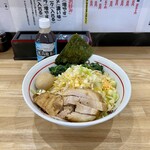 ちばから - 油そば(ゴマ)1400円
      (麺硬め 野菜少なめ ちょいニンニク ネギ 辣油)
      レン草 100円  のり 100円  味玉 100円  節券 50円
      