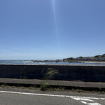 天面マーケット - お店の前には海が広がってます