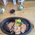 伝説のステーキ屋 - 鉄板が熱々で出てくる