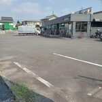 伝説のステーキ屋 - 店舗外観(駐車場が広い)