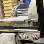 扇町うどん屋 あすろう - お店の奥に覗ける製麺所。これを見ただけで食欲が湧く。