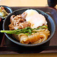 ブッフェアンドカフェ スロープサイドダイナー ザクロ - すき焼き（温玉添え）