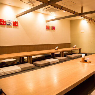 個室はご家族や大切な方と…ゆったりとくつろげる空間です。