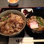 味幸 - 牛すじとじ丼、小うどん付き