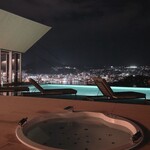 ガーデンテラス長崎ホテル＆リゾート - ラウンジ横のプールからの景色