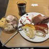 スイーツパラダイス - アイスクリームとケーキ、盛り合わせました。食べ放題で大人一人1890円。