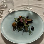 日光金谷ホテル - エゾ鹿背肉のロースト　栃木県下野市エビベジの地場野菜