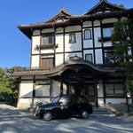 日光金谷ホテル - 新館　正面